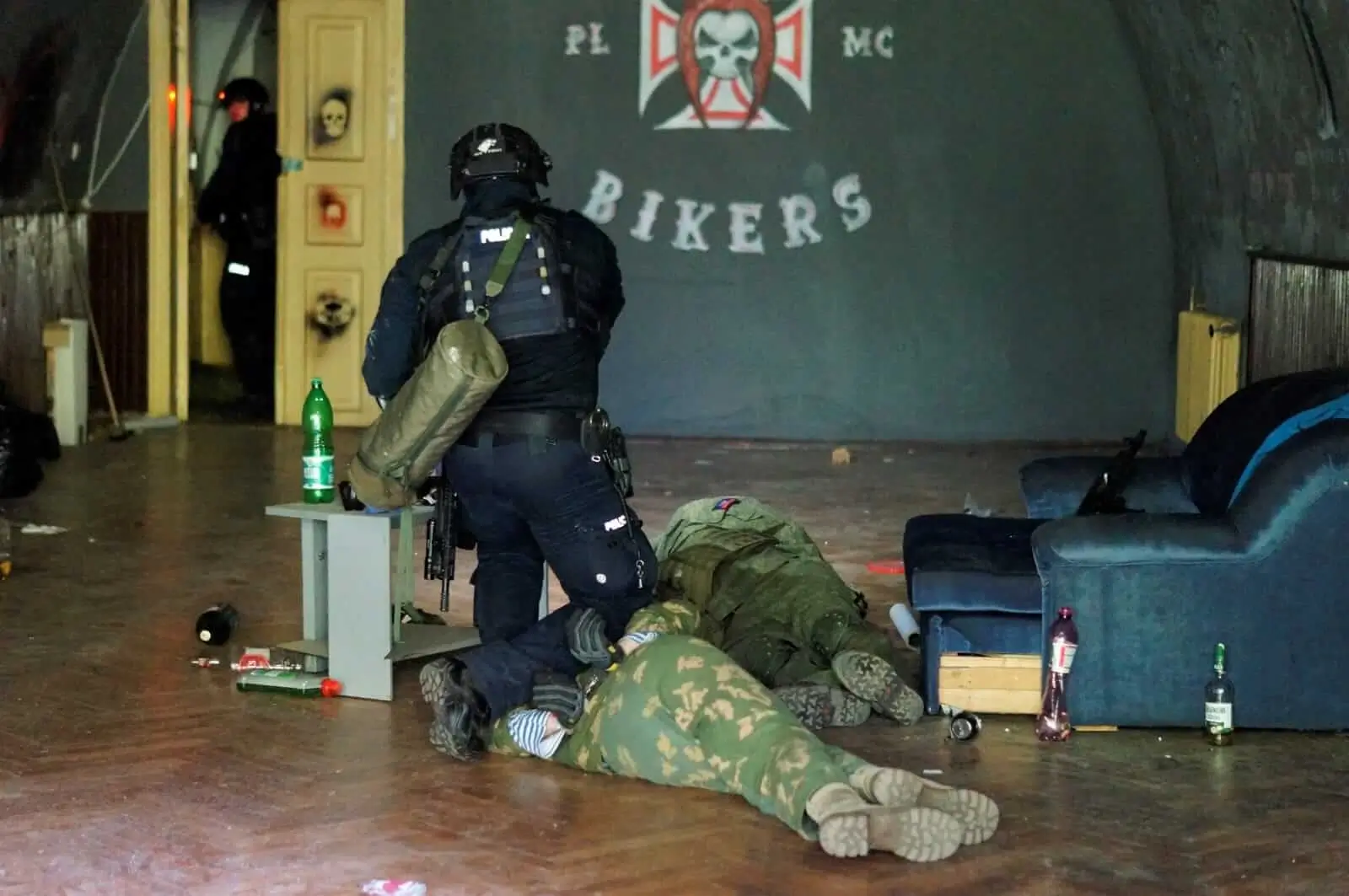 Działania ratunkowe w pomieszczeniu podczas realistycznej symulacji Medcon