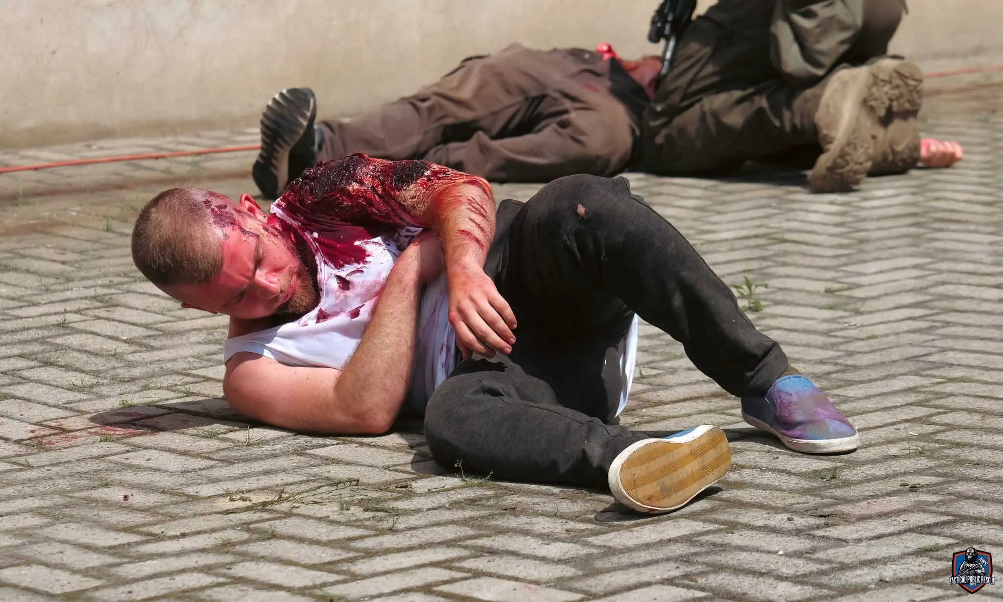 Ranny cywil po eksplozji podczas scenariusza ratowniczo-taktycznego Tactical Public Rescue 2024